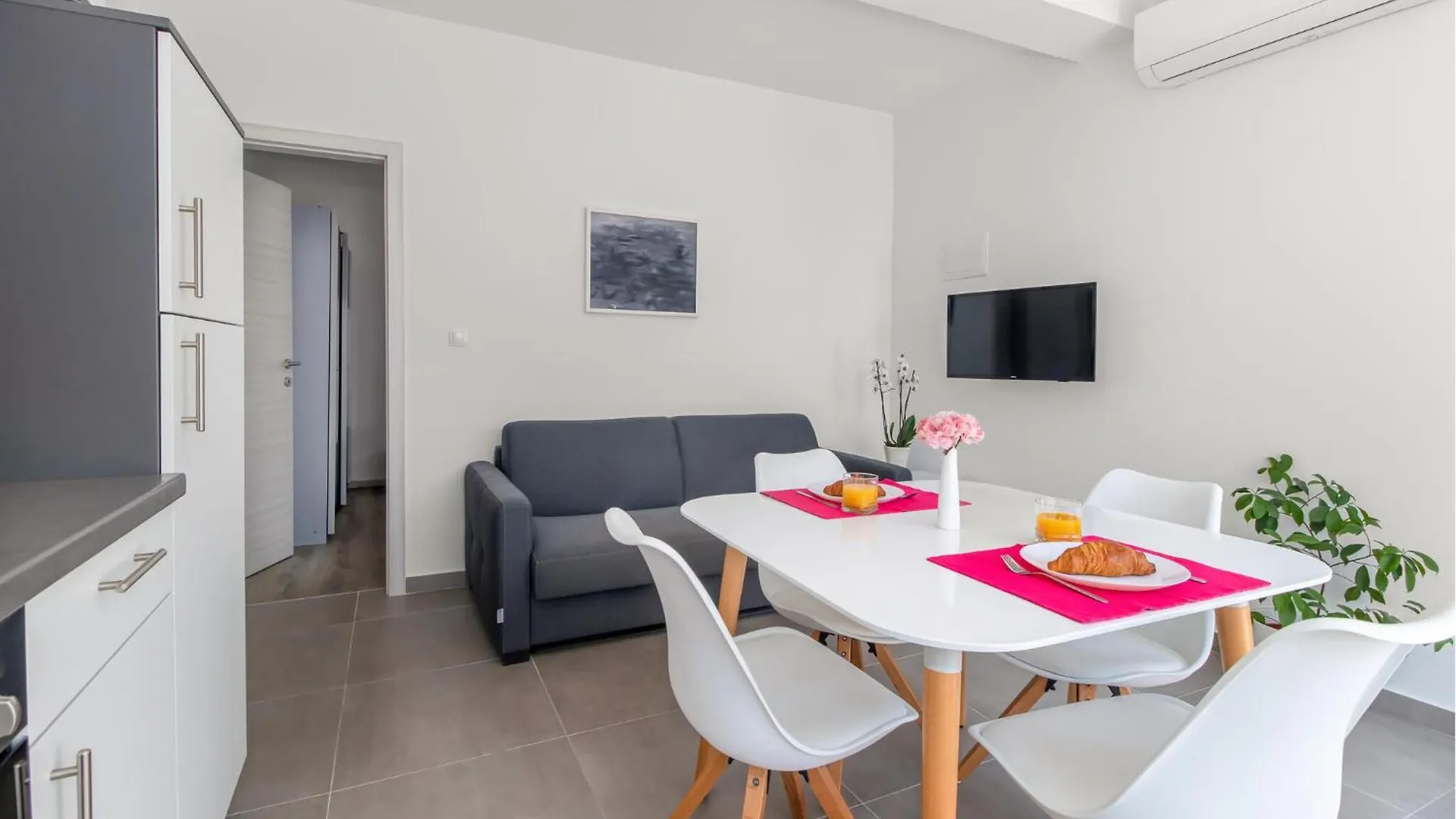 Cozy Apartment In Novi Vinodolski With Wifi