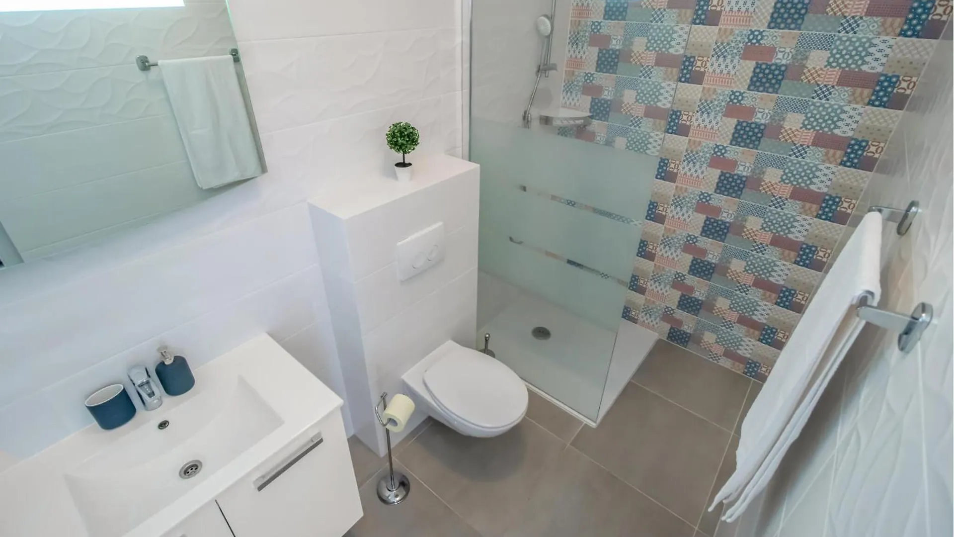 Cozy Apartment In Novi Vinodolski With Wifi
