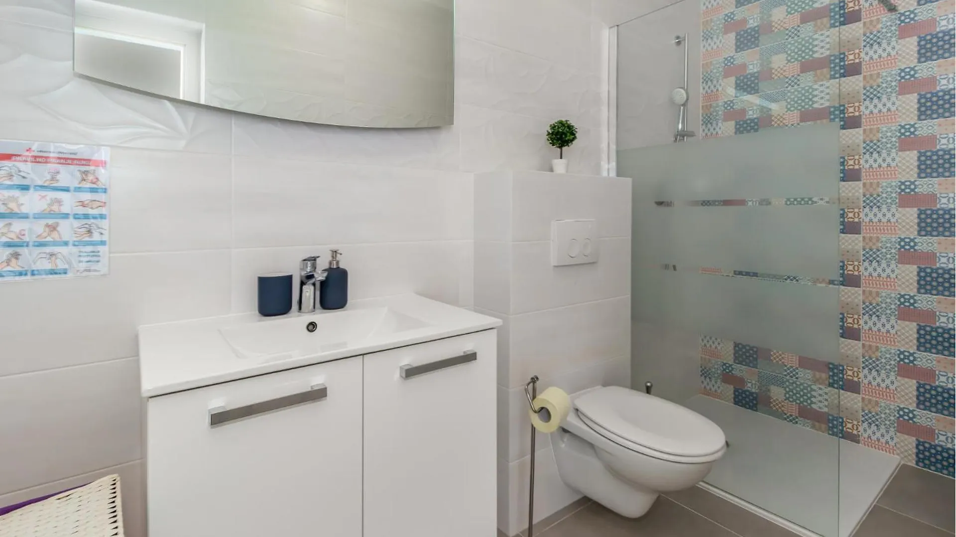 Cozy Apartment In Novi Vinodolski With Wifi